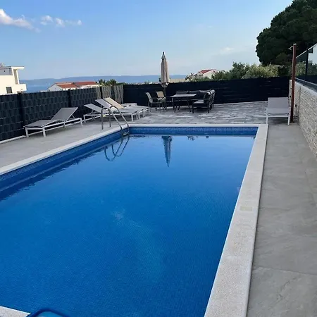 Malu Trogir